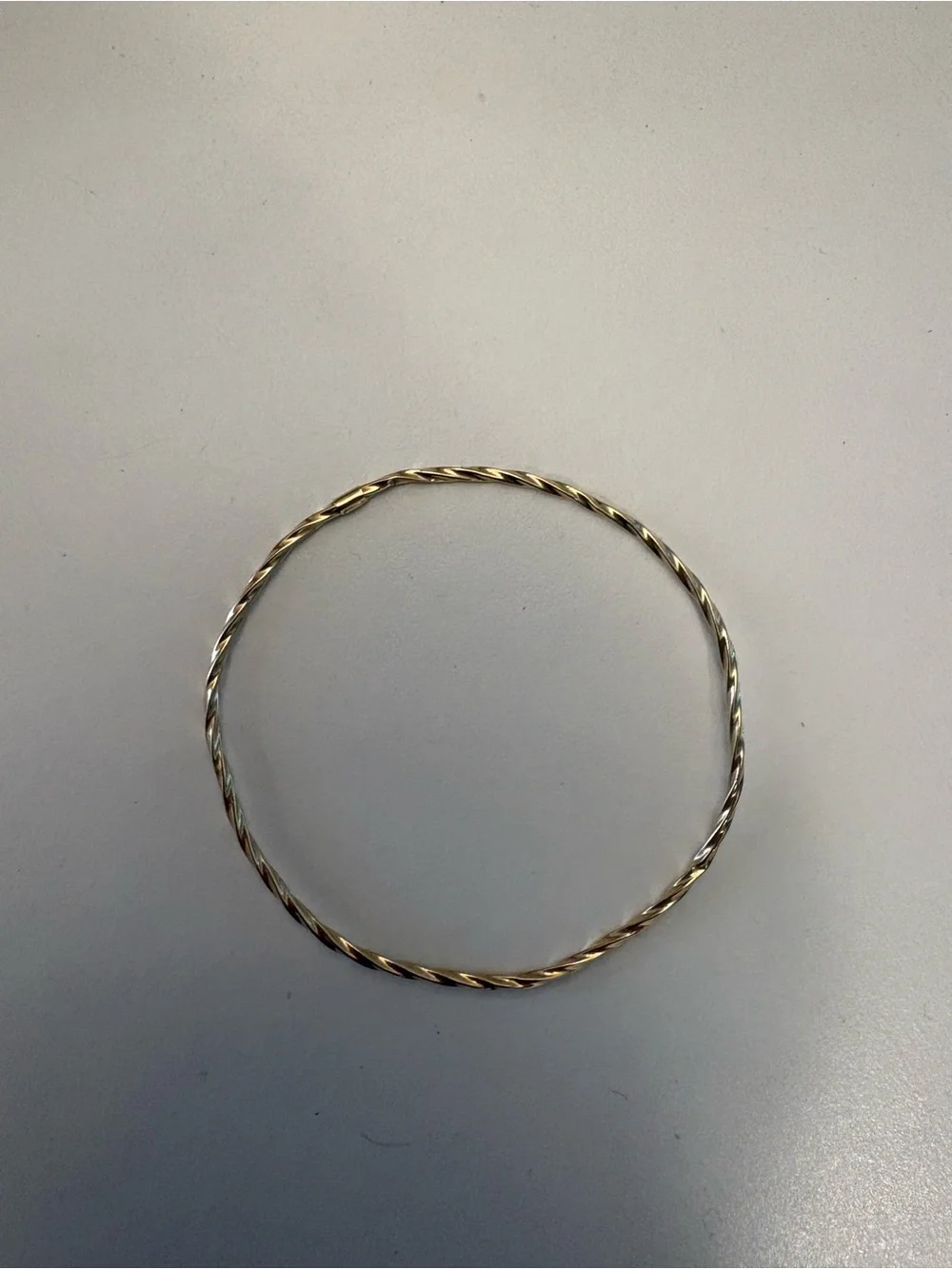 10K yellow gold twisted bangle - Picture 2 of 4